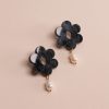 ergi-earrings-flowers-black-1 Обеци Black Flower