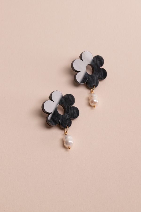 ergi-earrings-flowers-black Обеци Black Flower
