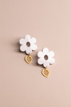 ergi-earrings-flowers-white Обеци White Flower