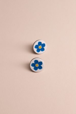 ergi-earrings-forget-me-not-white-1 Обеци на щифт Forget Me Not