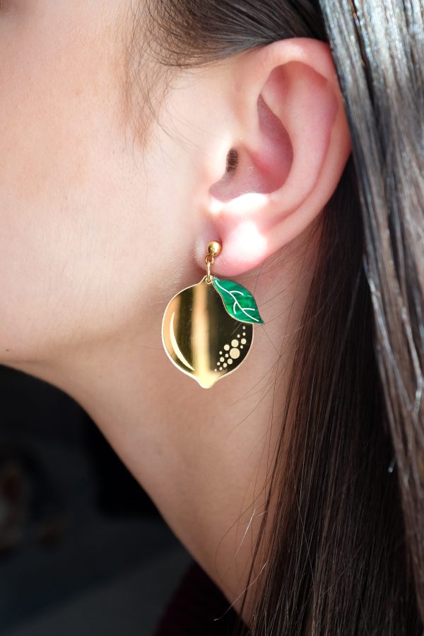 ergi-earrings-lemons-golden-on-ear-1 Обеци Golden Lemon