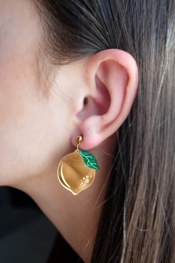 ergi-earrings-lemons-golden-on-ear-2 Обеци Golden Lemon