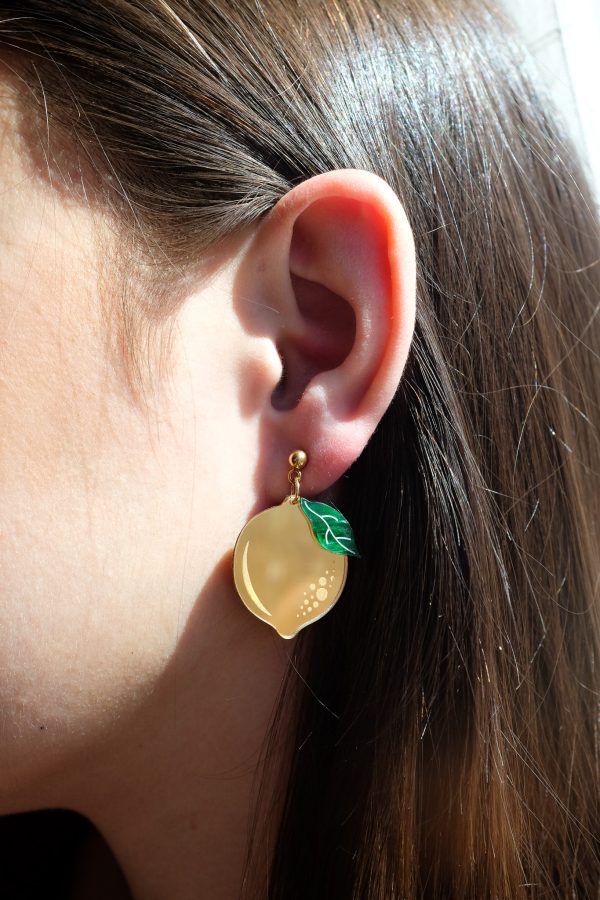 ergi-earrings-lemons-golden-on-ear Обеци Golden Lemon
