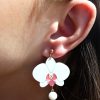 ergi-earrings-orchids-white-pink-on-ear Обеци Orchids White and Pink