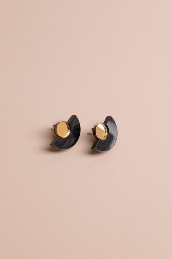 ergi-earrings-parabola-black-gold Обеци Parabola Black Marble & Gold Mirror