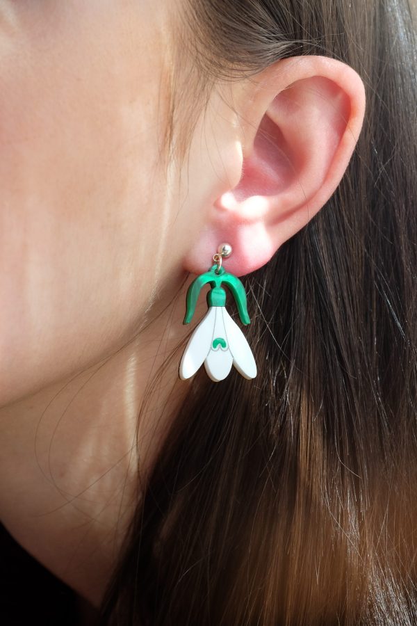 ergi-earrings-snowdrop-pins-silver-on-ear Обеци Snowdrops (Silver)