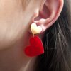 ergi-earrings-two-hearts-red-gold-on-ear Обеци Heart Echo
