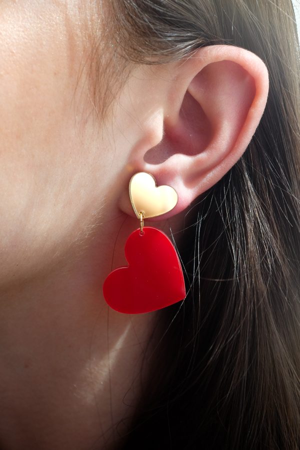 ergi-earrings-two-hearts-red-gold-on-ear Обеци Heart Echo