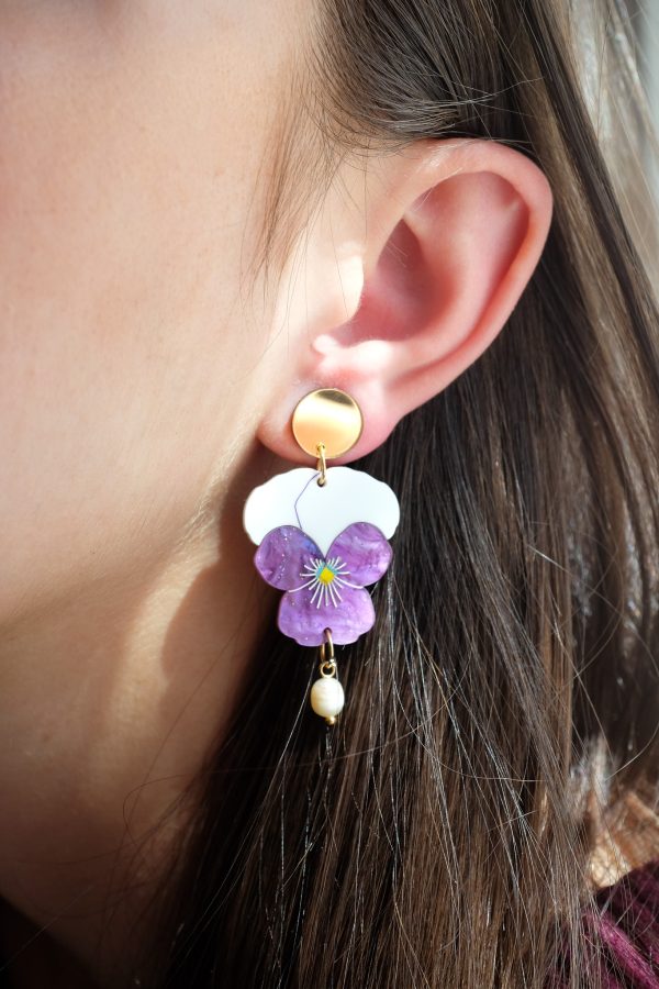 ergi-earrings-violets-big-purple-on-ear Обеци Violets (Big)