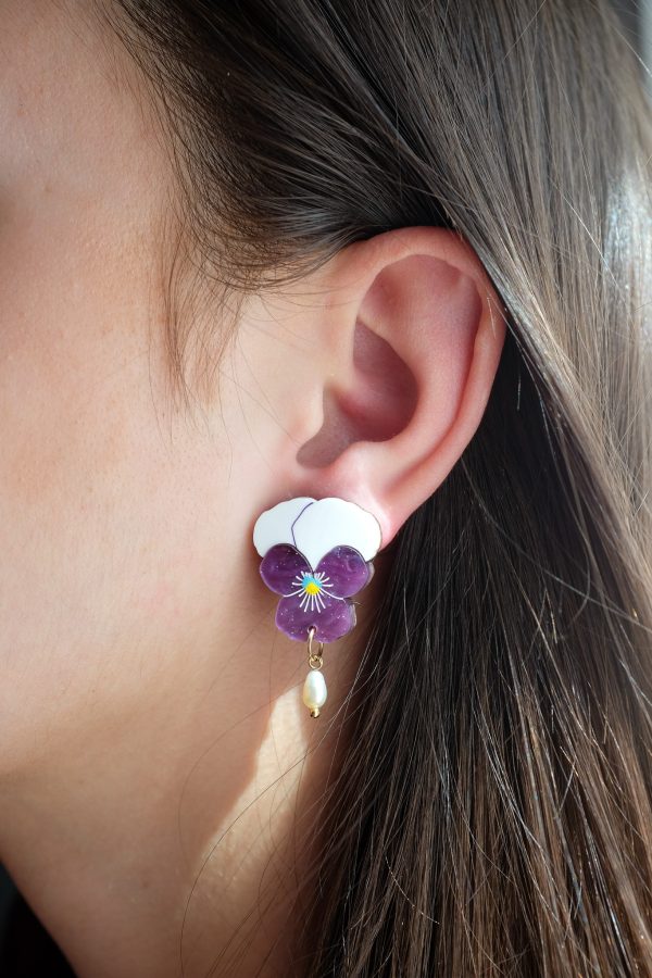 ergi-earrings-violets-medium-purple-on-ear Обеци Violets (Middle)