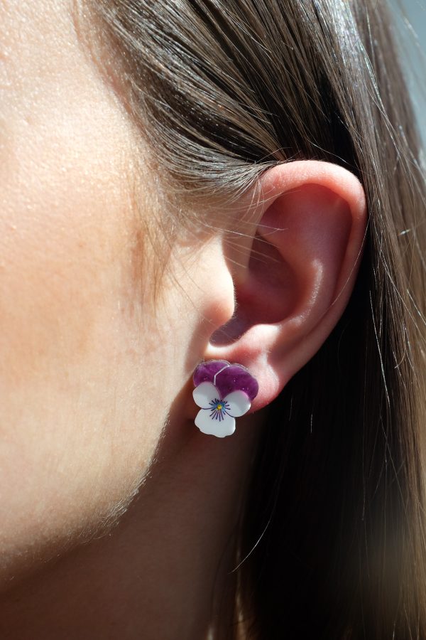 ergi-earrings-violets-small-on-ear Обеци на щифт Violets