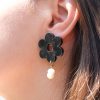 ergi-earrings-flower-black-on-ear Обеци Black Flower