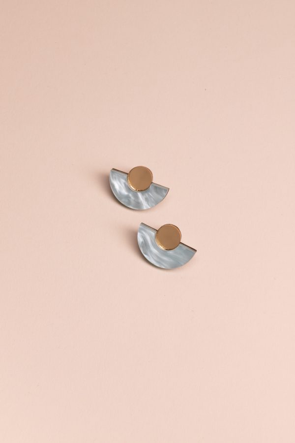 ergi-earrings-parabola-blue-marble-gold-2 Обеци Parabola Pale Blue Marble & Gold Mirror