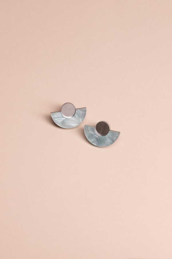 ergi-earrings-parabola-blue-marble-silver Обеци Parabola Pale Blue Marble & Silver Mirror