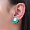 ergi-earrings-parabola-green-gold-on-ear-2 Обеци Parabola Green Marble & Gold Mirror