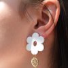 ergi-earrings-white-flower-big-on-ear Обеци White Flower