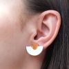 ergi-earrings-white-gold-on-ear Обеци Parabola White & Gold Mirror