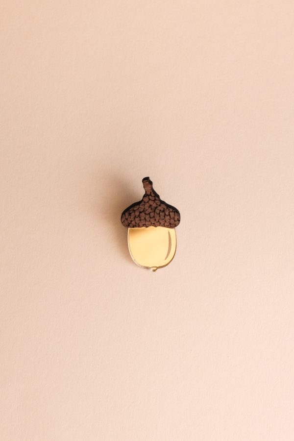 Брошка Acorn